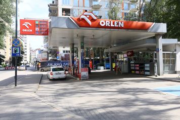 Rząd jednak dobierze się do nadzwyczajnych zysków Orlenu? "Trwają prace"