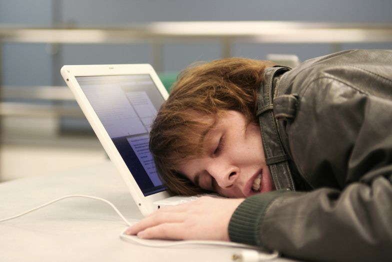 Co robią pracownicy na służbowych komputerach?