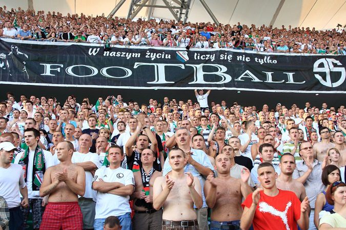 Legia przegrywa na boisku, wygrywa w mediach społecznościowych. Polski klub fenomenem!