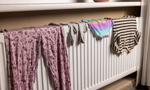 Pranie schnie na kaloryferze? Ten nawyk może sporo cię kosztować
