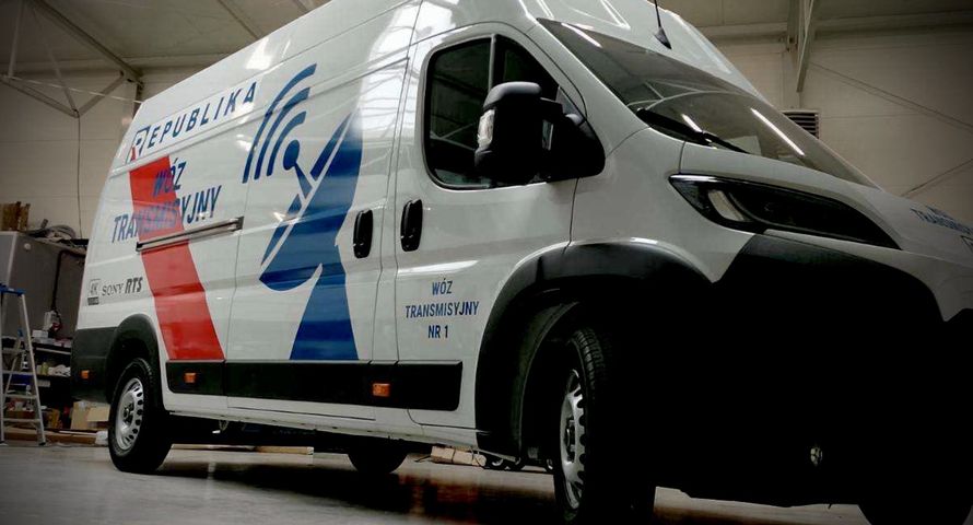 Republika pokazała nowy wóz transmisyjny. Trwa przebudowa pojazdu