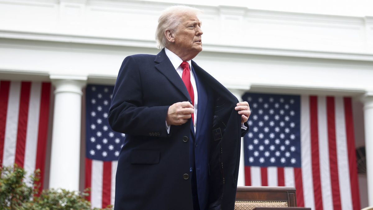 US President Trump unveils new tariffs on so-called Liberation Dayepa12006128 US President Donald Trump before signing an executive order implementing new reciprocal tariffs against US trading partners in the Rose Garden of the White House in Washington, DC, USA, 02 April 2025. Trump has branded the day 'Liberation Day', though most economists expect US consumers to foot the costs.  EPA/JIM LO SCALZO / POOL Dostawca: PAP/EPA.JIM LO SCALZO / POOLflag, trade, politics, outside