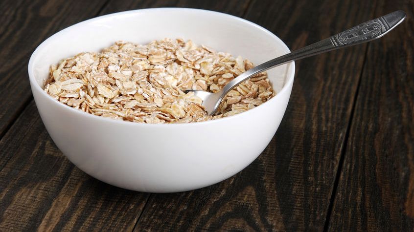 Naturalne płatki pełnoziarniste przygotowane z wodą i dodatkiem soli