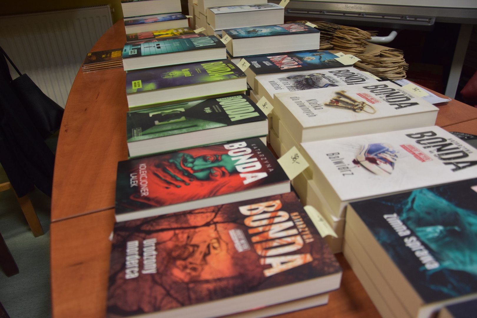 Wągrowiecka księgarnia przygotowała stoisko z książkami Katarzyny Bondy