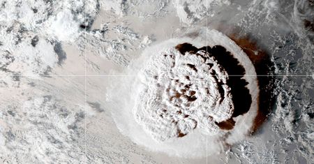 Potężna erupcja na Pacyfiku. Satelita NASA zauważyła coś niezwykłego