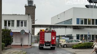 Warszawa: Wyciek amoniaku w zakładach Polfa Tarchomin. Na miejscu pracuje 11 zastępów straży pożarnej. Strażacy są w specjalistycznych skafandrach