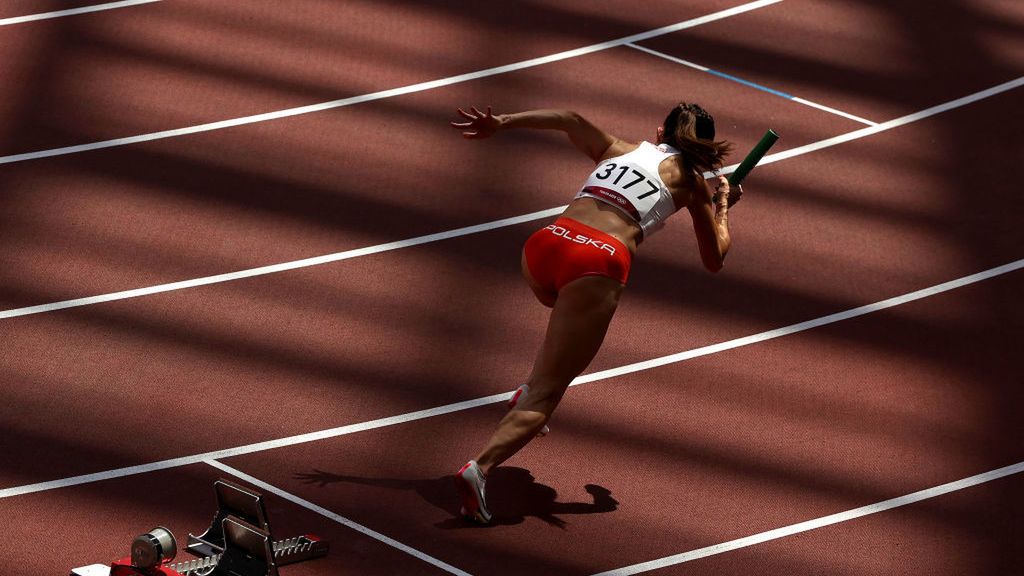 Zdjęcie okładkowe artykułu: Getty Images / David Ramos / Na zdjęciu: Marika Popowicz-Drapała w sztafecie 4x100 na IO w Tokio