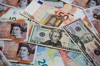 Kursy walut - 12.04.2022. Wtorkowy kurs funta, euro, dolara i franka szwajcarskiego