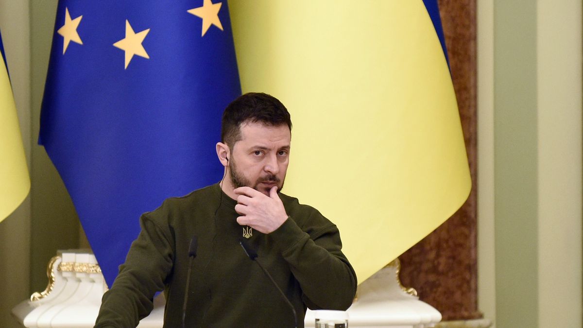 KYIV, UKRAINE - JANUARY 19, 2023 - President of Ukraine Volodymyr Zelenskyy attends the joint press conference with President of the European Council Charles Michel, Kyiv, capital of Ukraine. (Photo credit should read Ruslan Kaniuka / Ukrinform/Future Publishing via Getty Images)