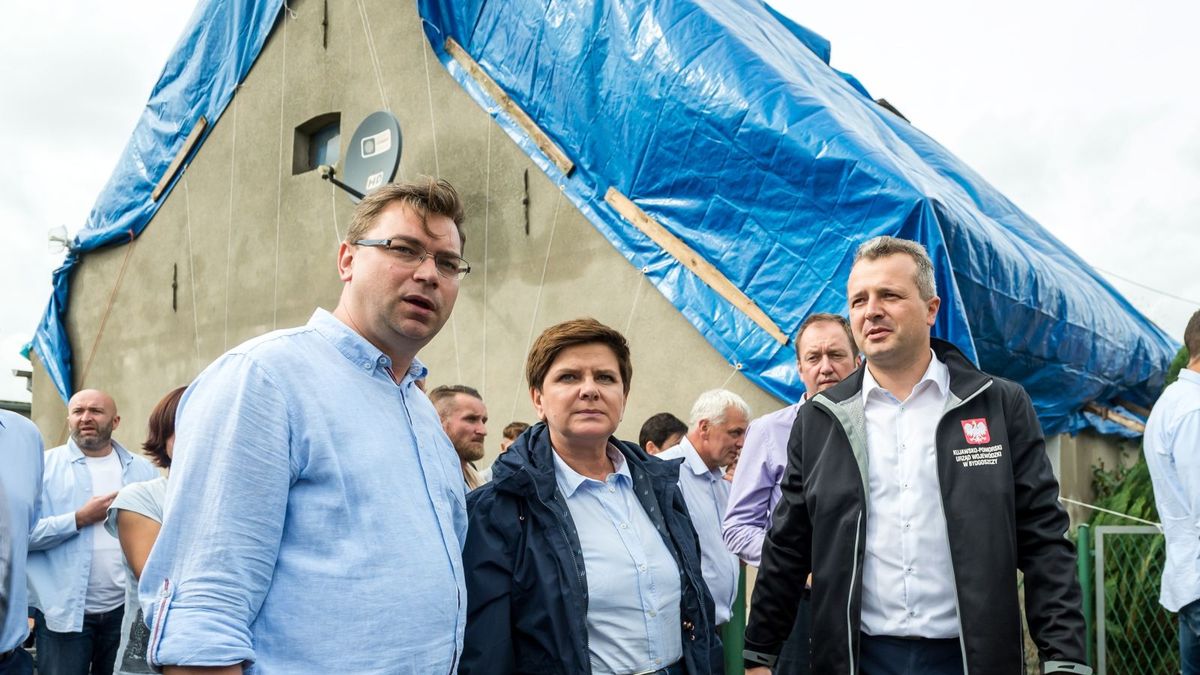 Premier w weekend wizytowała jedną ze wsi poszkodowanych przez nawałnicę.