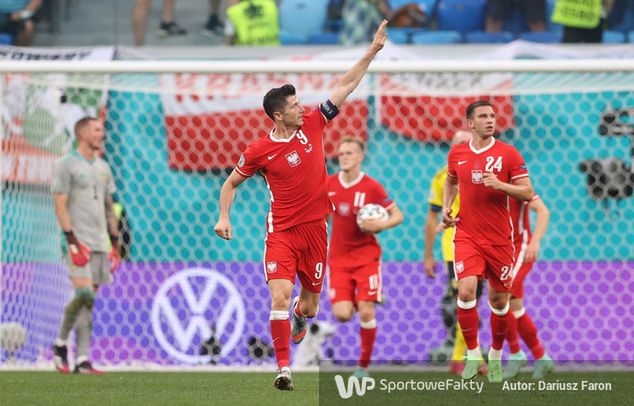 Robert Lewandowski w meczu ze Szwecją na Euro 2020 (fot. Anton Vaganov/Getty Images)