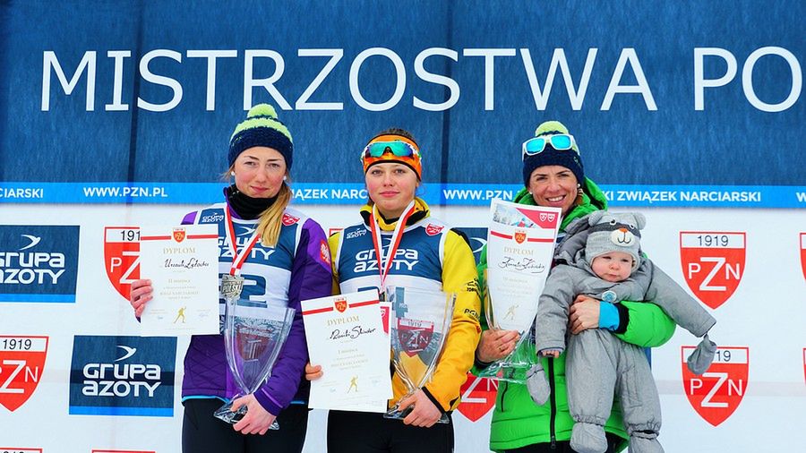 Monika Skinder (w środku) podczas mistrzostw Polski