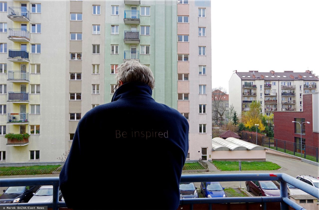 Pieniądze za mieszkanie. Kuszą emerytów, działają dzięki luce w prawie