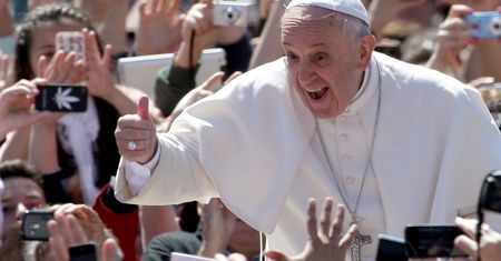 Papież Franciszek chce być na czasie? Nowa aplikacja