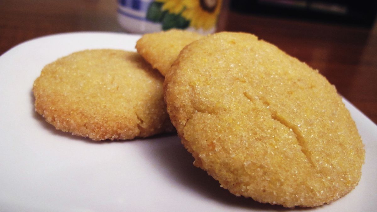 Ciasteczka z masłem orzechowym z ciasta mrożonego (upieczone)