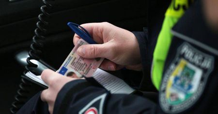 Prawo jazdy ma zaledwie od półtora roku, a już drugi raz stracił uprawnienia