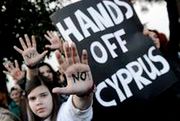 Rosyjskie pieniądze opuszczą Cypr, jak tylko otworzą banki