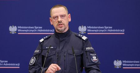 Luksusowe zegarki komendanta i niejasności w rejestrze