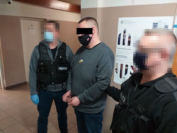 Policjanci zatrzymali oszusta podającego się za funkcjonariusza CBŚP | fot. KMP Lublin