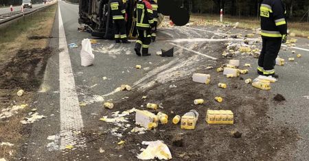 Majonez sparaliżował autostradę! Kierowca dostawczaka w szpitalu