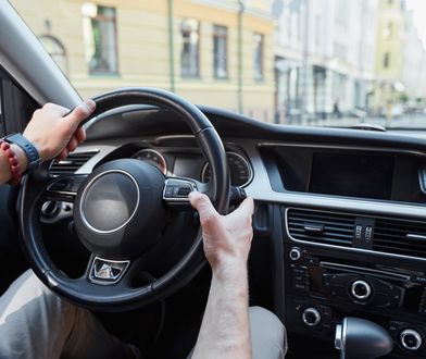 Wypożyczył auto na Okęciu. Firma chciała, żeby zapłacił za cudze usterki