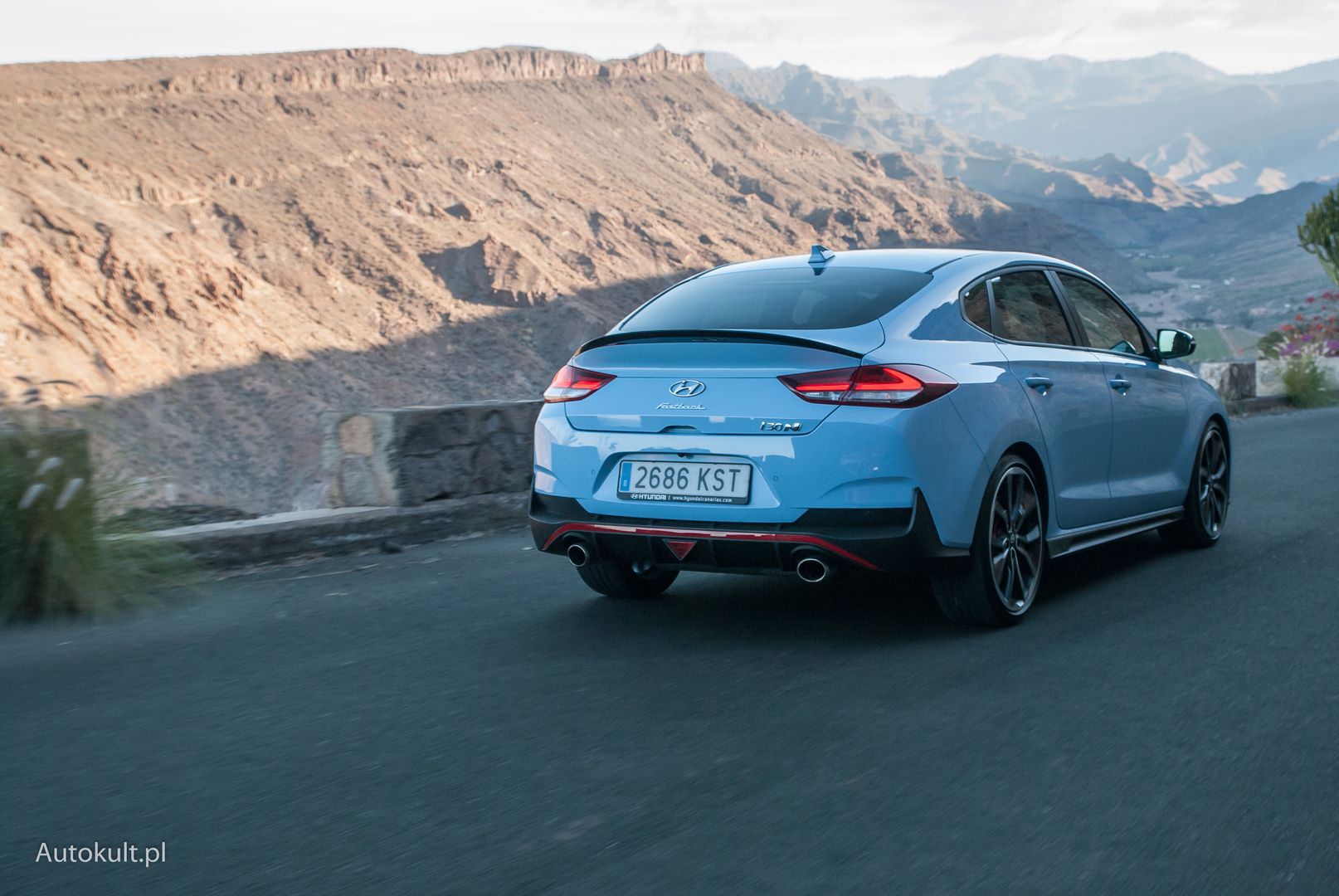 Hyundai i30 Fastback N - trójkątna lampa na środku zderzaka to tylko światło przeciwmgielne