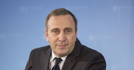 Grzegorz Schetyna zainwestował tysiące. Lata temu poprawił swój wygląd