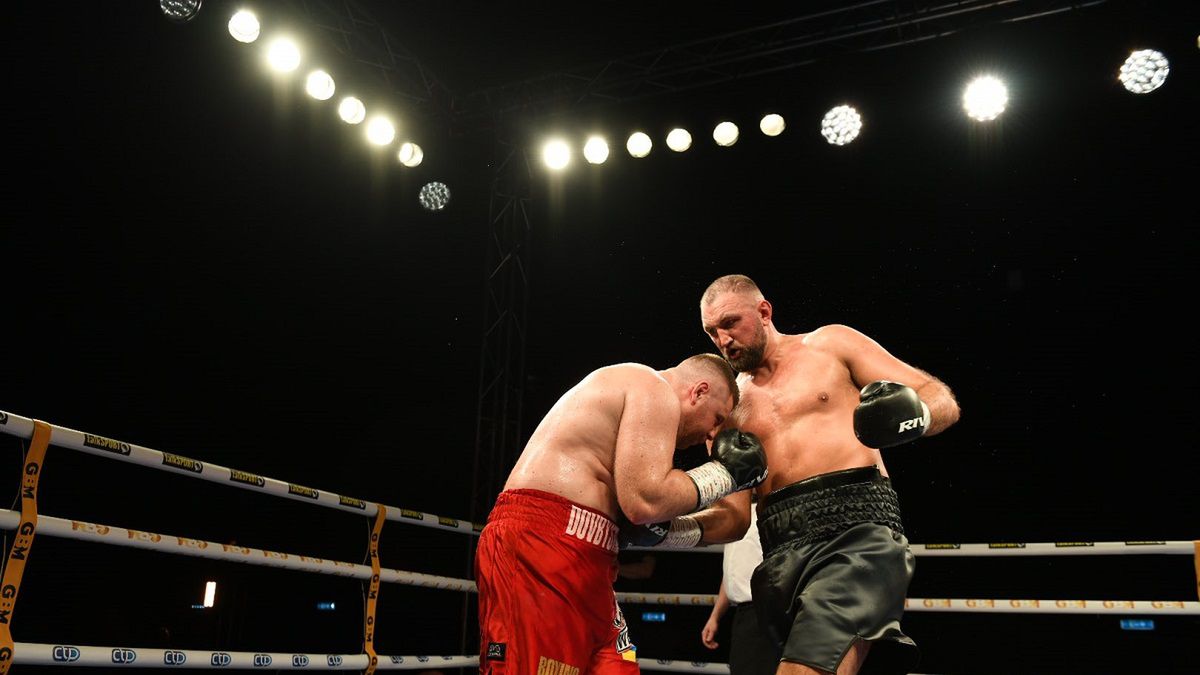 Twitter / Na zdjęciu: Hughie Fury w walce z Konstantinem Dowbiaszczenko