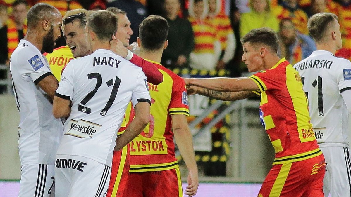 Newspix / MACIEJ GILEWSKI / 058sport.pl  / Na zdjęciu: Zadyma na meczu Jagiellonia - Legia 