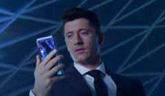 Robert Lewandowski i Gal Gadot reklamują smartfon Huawei P20 Pro (wideo)