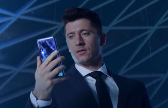 Robert Lewandowski i Gal Gadot reklamują smartfon Huawei P20 Pro (wideo)