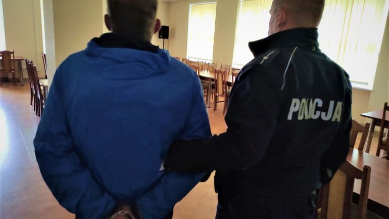Poszukiwanego rozpoznali policjanci. Nie miał maseczki na twarzy