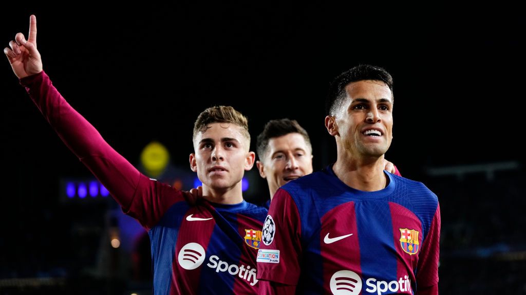 Getty Images / Jose Breton/Pics Action/NurPhoto / Na zdjęciu: Joao Cancelo (z przodu)