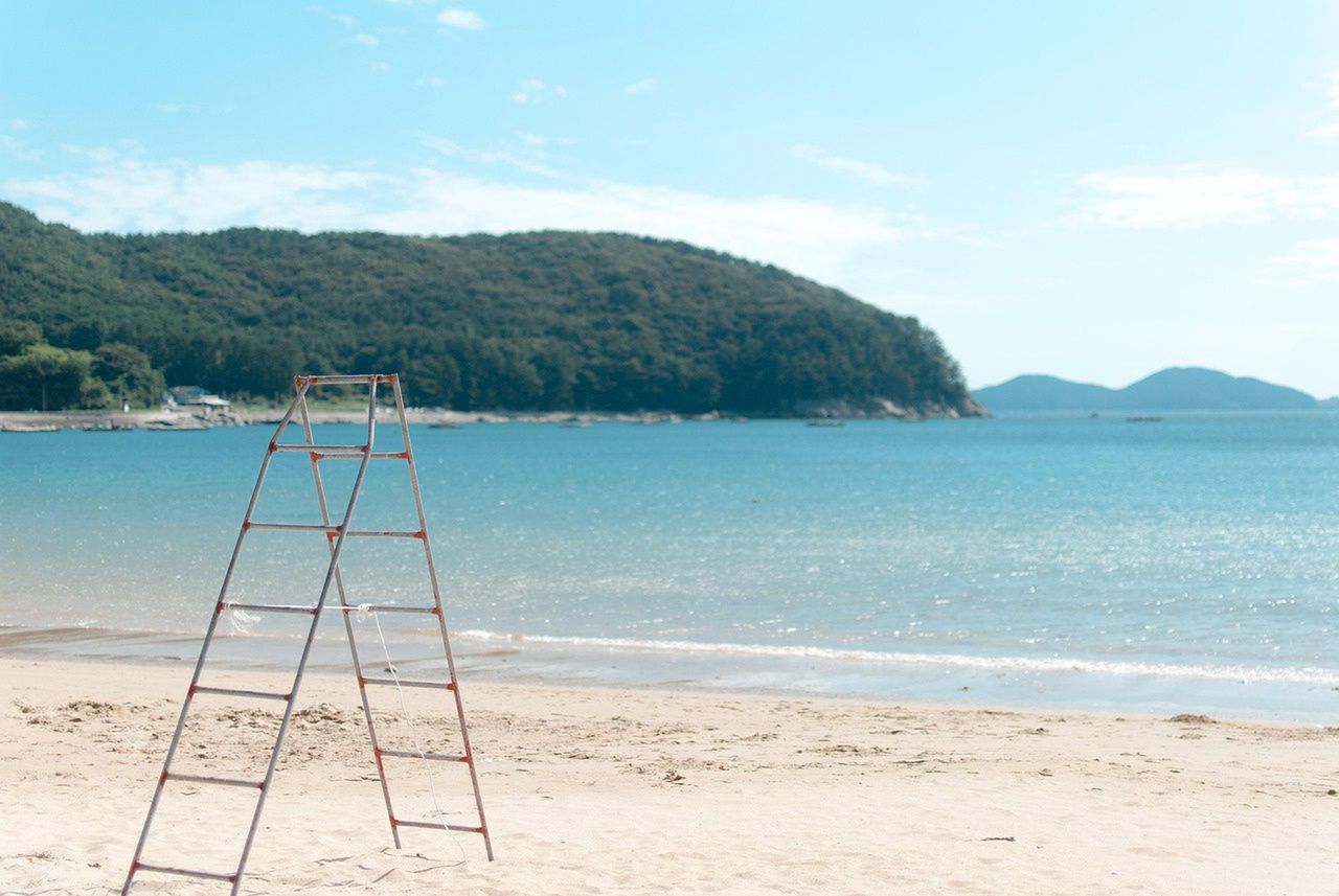 Ruszył sezon turystyczny w Kamionkach. Płatna plaża, ratownicy na kąpielisku. Tanio nie jest