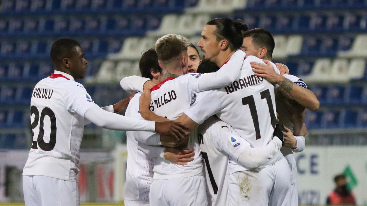 piłkarze AC Milan cieszą się z gola Zlatana Ibrahimovicia