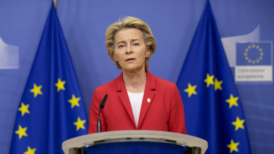 Szczepionka na COVID. Dostawy opóźnione? Szefowa KE uspokaja