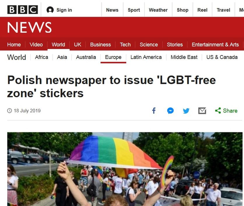 "Strefa wolna od LGBT". BBC News o kontrowersyjnych naklejkach "Gazety Polskiej"