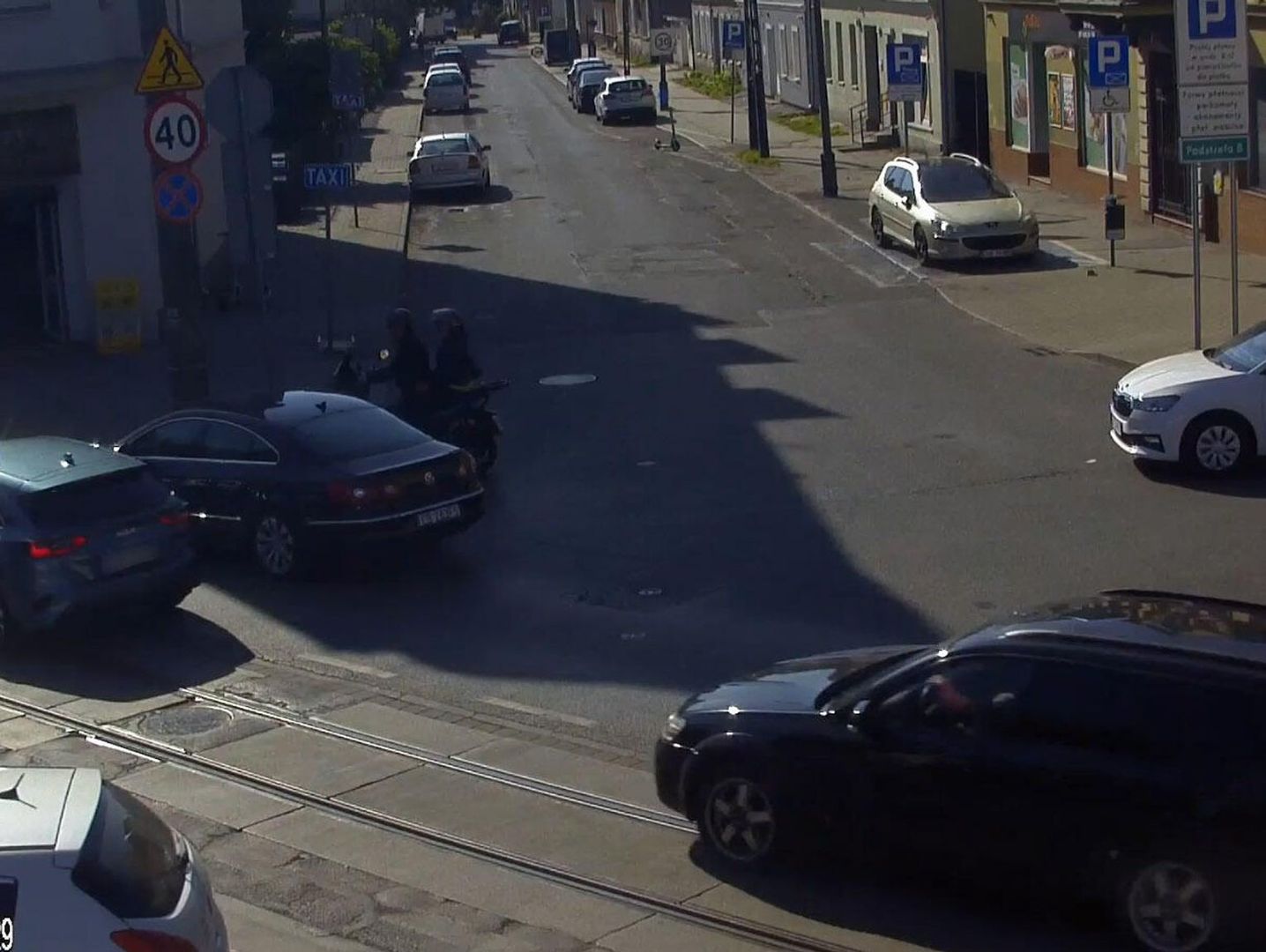 Bydgoszcz. Mężczyzna wiozący ciężarną żonę do szpitala utknął w korku. Dostał eskortę policji