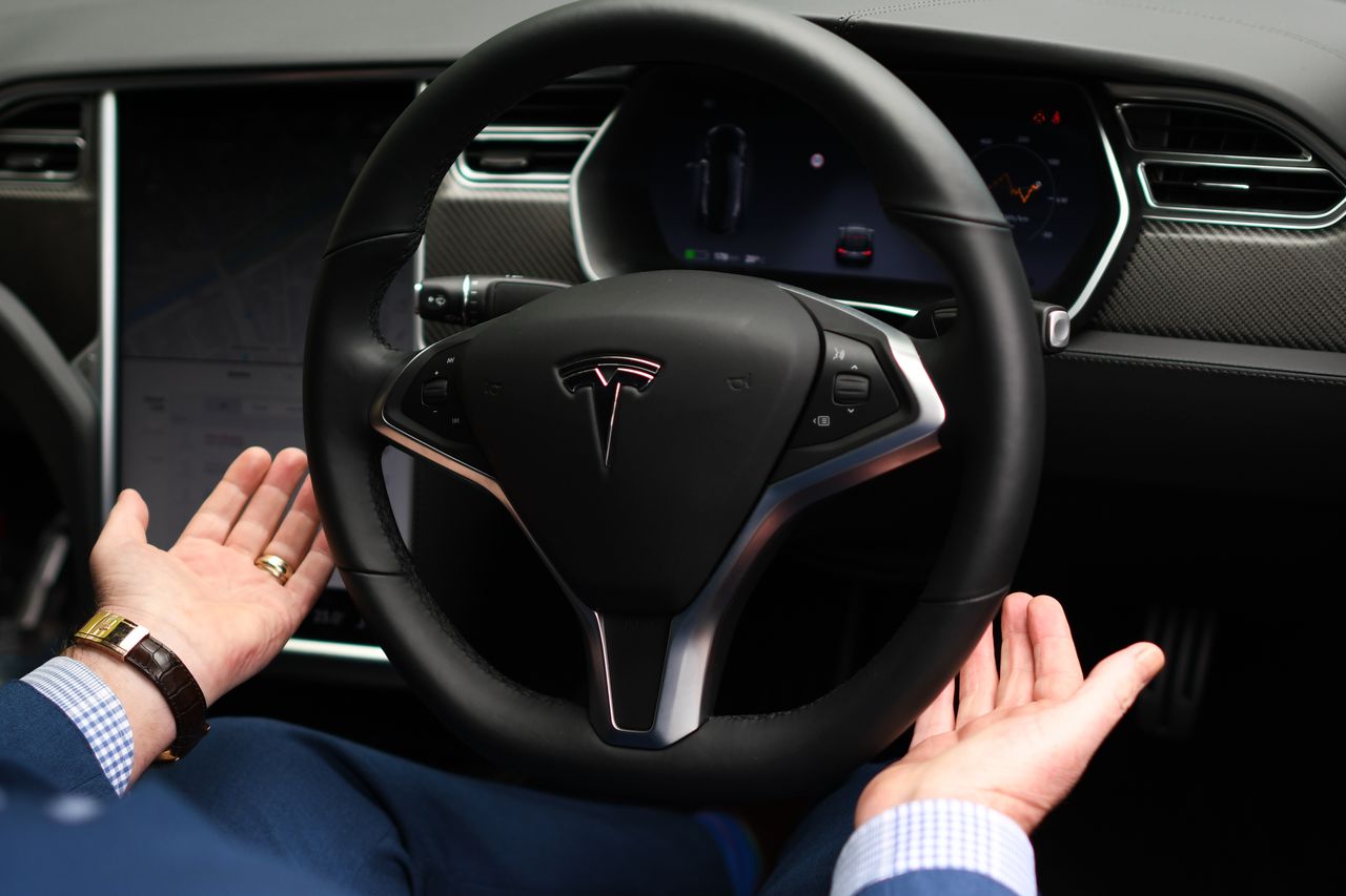 Tesla wprowadza ważną aktualizację. Kierowcy skorzystają z autopilota