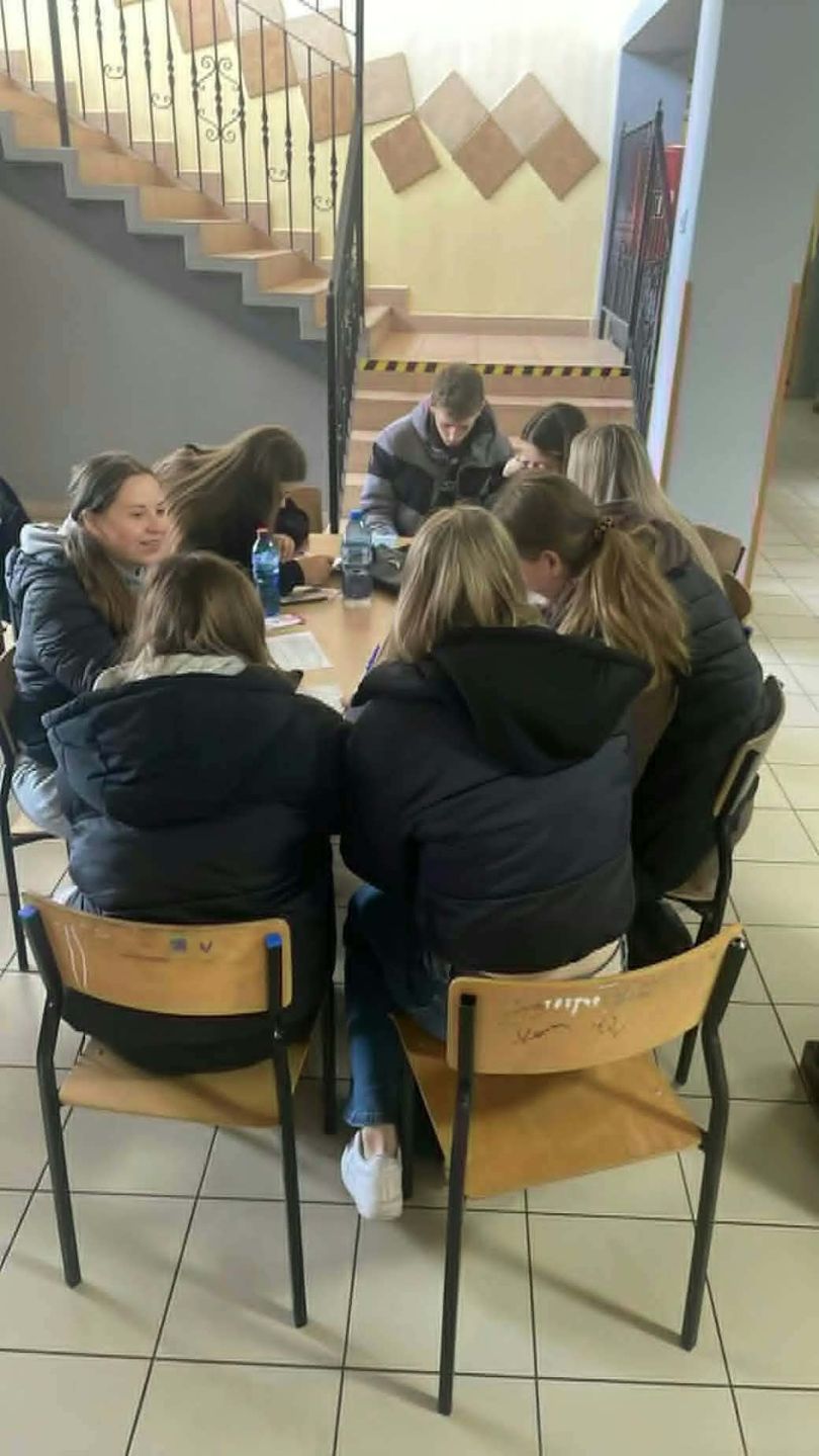 Młodzi krwiodawcy z Ostrowca Świętokrzyskiego – wspólnie oddali 10,8 litra krwi!