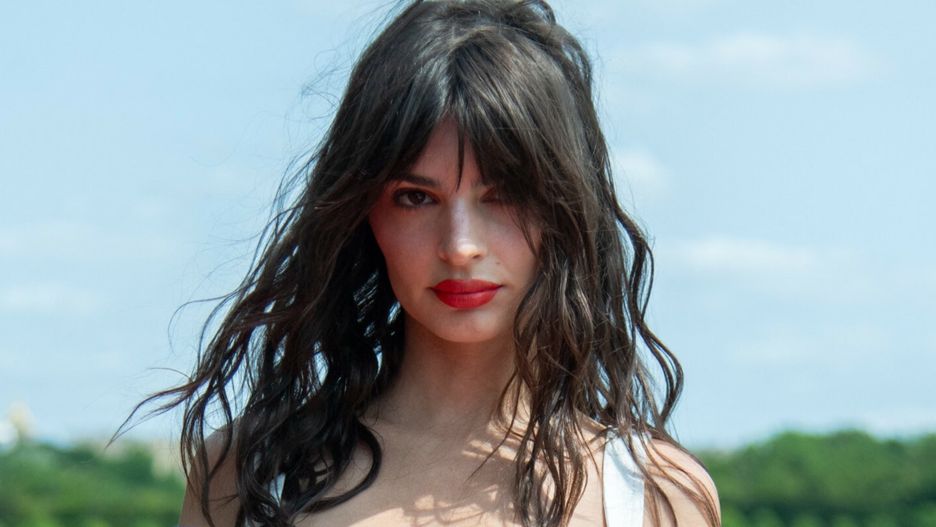 Emily Ratajkowski pojawiła się na pokazie marki Jacquemus 