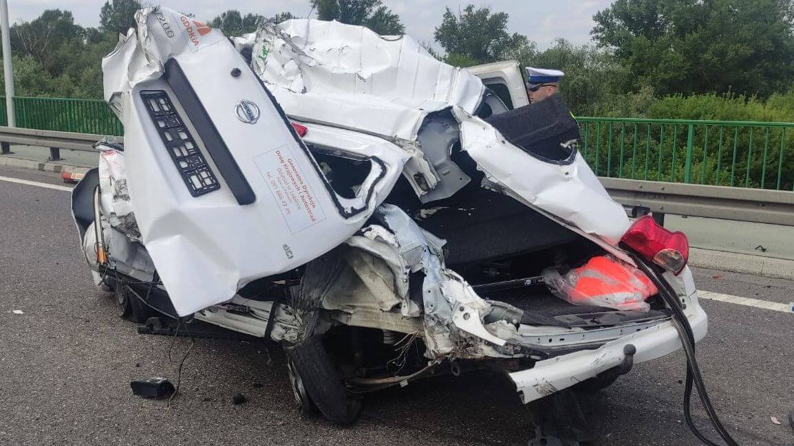 Zmiażdżony samochód GDDKiA