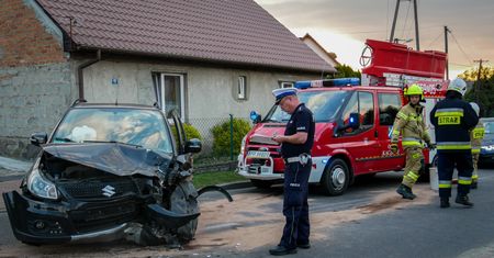Wypadek w Kaczorach. Dwie osoby w szpitalu