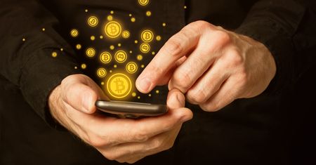 Na Androida łatwo pobrać fałszywe aplikacje. Uwaga na podróbki portfeli kryptowalut