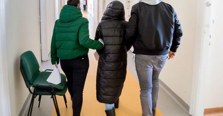 Policja zatrzymała oszustów, którzy wyłudzili od seniorów ponad 330 tysięcy złotych