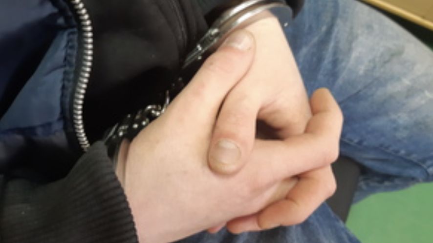 Policjanci zatrzymaki na Bemowie obywatela poszukianego przez