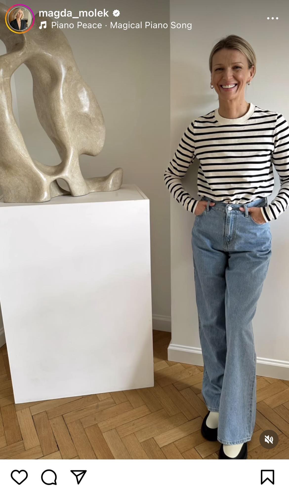 Magda Mołek wybrała jasne, szerokie jeansy 