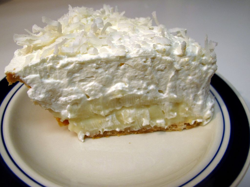Białe ciasto z polewą kokosową