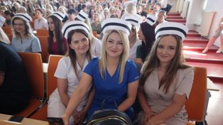 Oto nasze nowe pielęgniarki. Uroczyste czepkowanie w Akademii Nauk Stosowanych imienia profesora Edwarda Lipińskiego w Kielcach