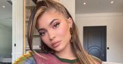 Kylie Jenner zaskakuje. Wybrała osobliwą stylizację